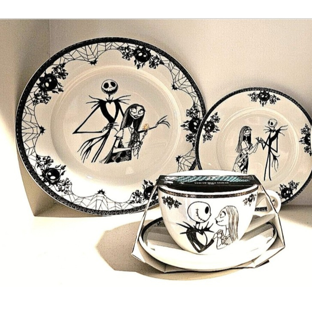 16 Pc Nightmare Before Christmas Jack &Sally Dinner Set